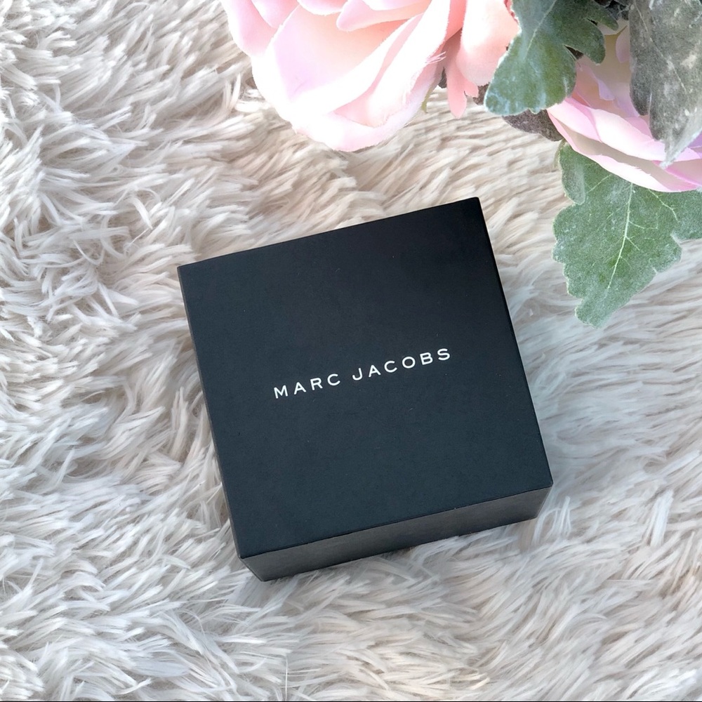 Marc Jacobs Women’s “The Jacobs” Gold Watch - Picture 4 of 8